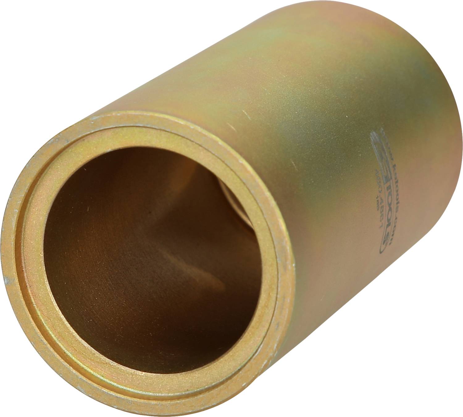 Goldene Metallhülse mit glatter Oberfläche und runder Öffnung, leicht schräg dargestellt.