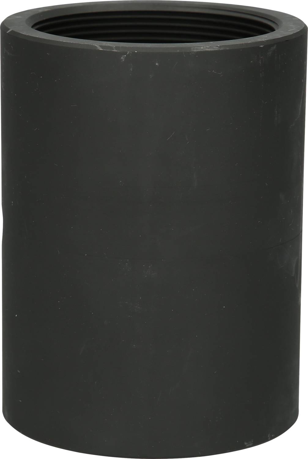 Ein schwarzes zylindrisches Rohr aus Kunststoff, vertikal aufgestellt, zeigt keinen erkennbaren Text oder Gestaltungselemente.