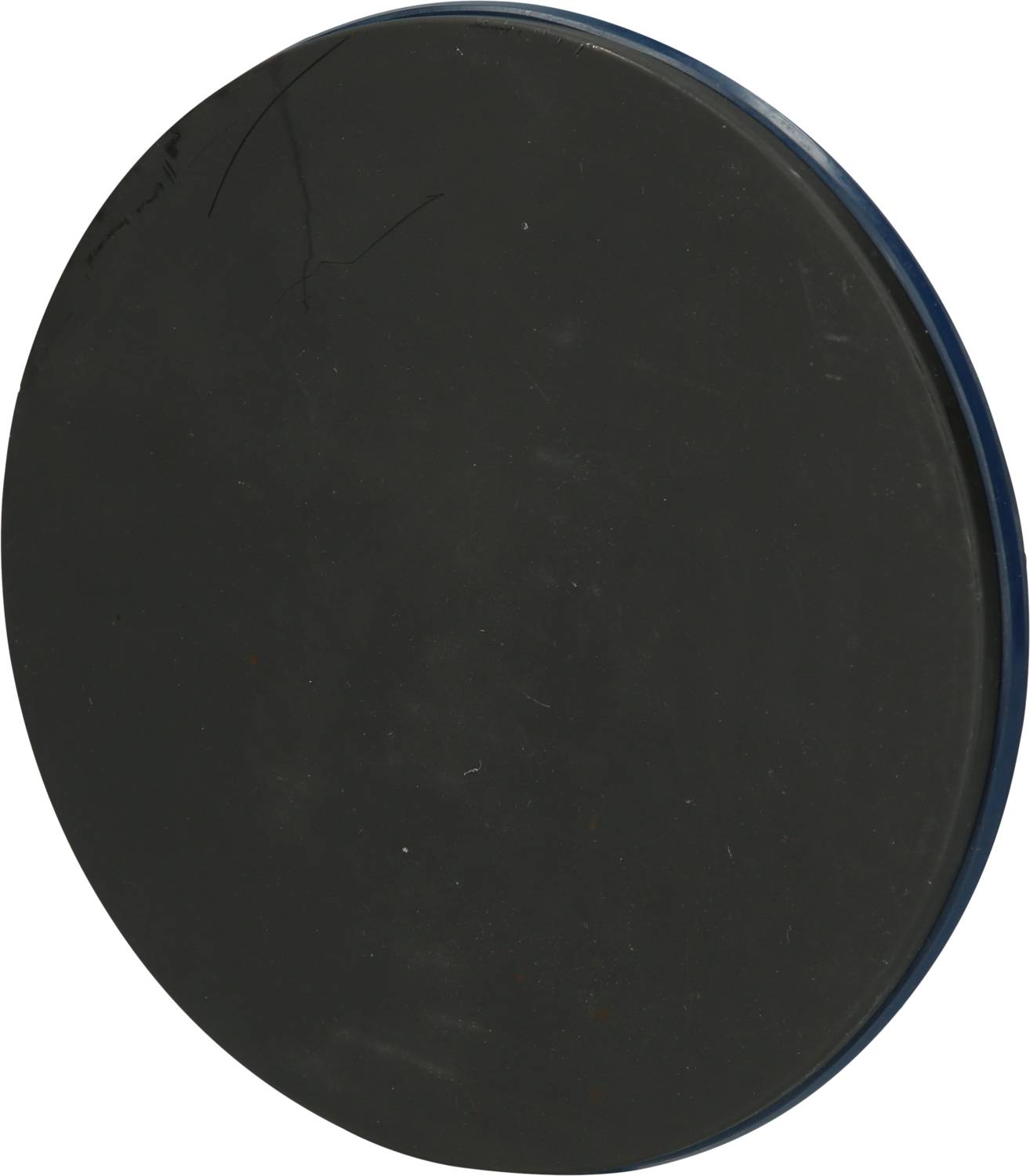 Runde, schwarze Scheibe mit leicht glänzender Oberfläche.