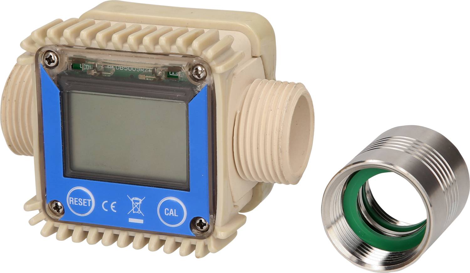 Elektronischer Durchflussmesser mit digitalem Display und zwei Anschlussstücken; zeigt Wasserdurchfluss in Rohrleitungen an.