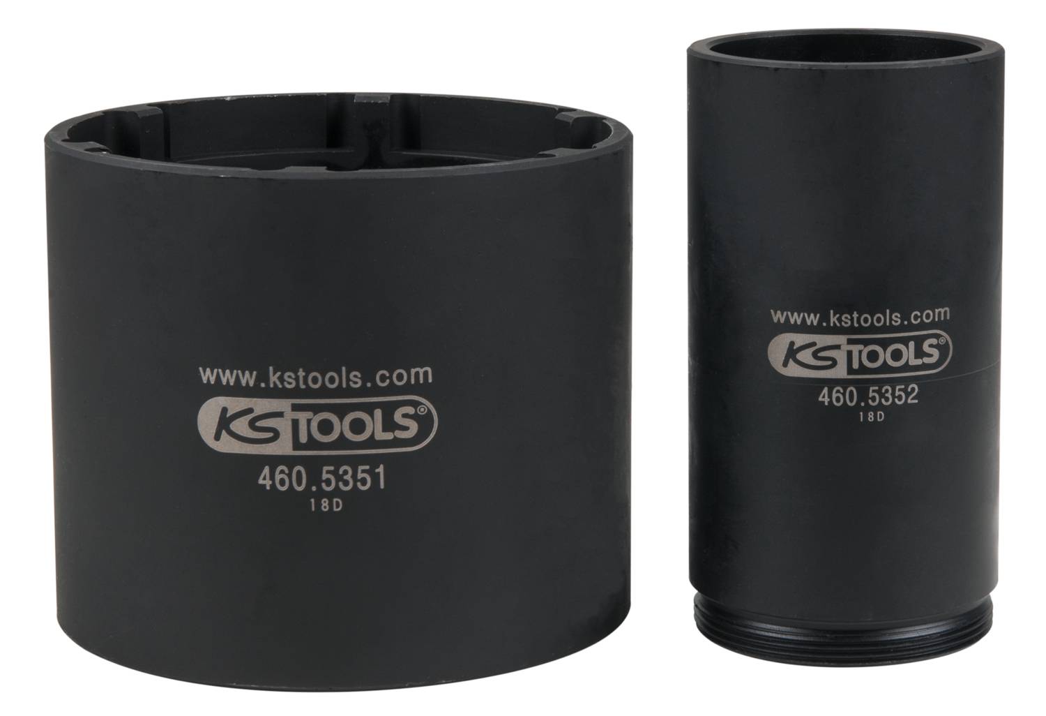 Zwei schwarze Stecknüsse aus Metall, eine größere und eine kleinere, beide mit 'KS TOOLS' Logo und Website-Adresse bedruckt.