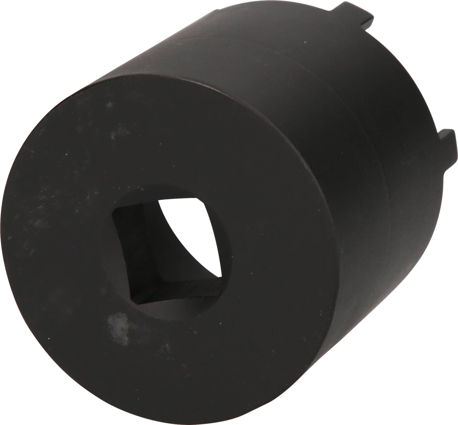 Ein schwarzes, zylindrisches Werkzeug mit einem quadratischen Loch in der Mitte, möglicherweise ein Adapter oder Aufsatz.