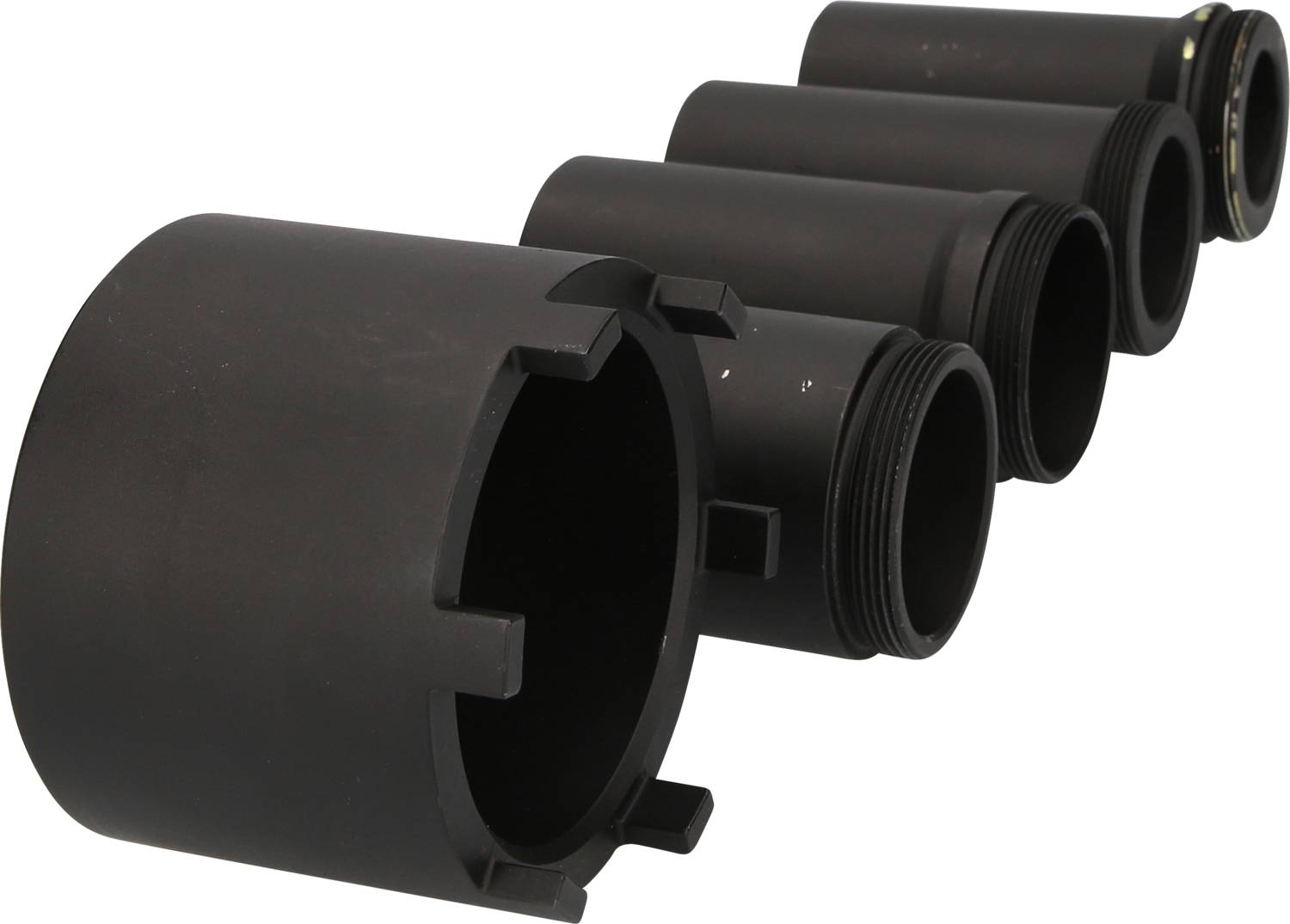 Fünf schwarze, zylindrische Adapter in aufsteigender Größe hintereinander aufgereiht, jeweils mit unterschiedlichen Gewinden.
