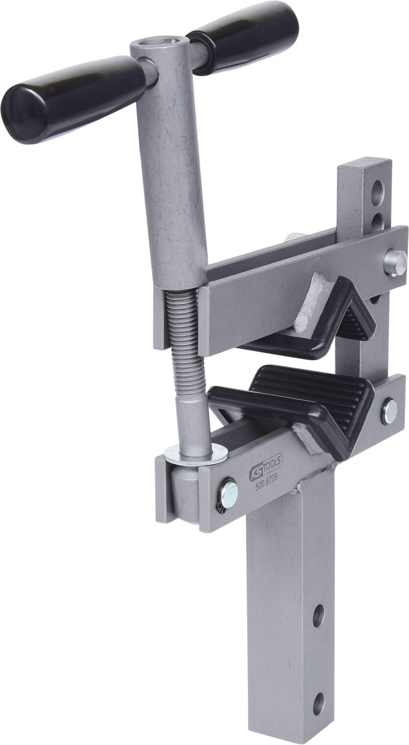 Metallische Schraubzwinge mit schwarzem Griff und verstellbaren Backen zum Sichern und Fixieren von Objekten aus unterschiedlichen Winkeln.