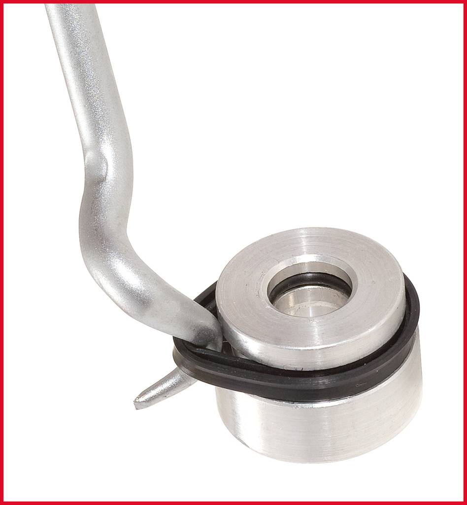 Silbernes Metallteil mit rundem Fortsatz, teilweise umwickelt von schwarzem Material, zeigt industrielles Design oder Maschinenkomponente.