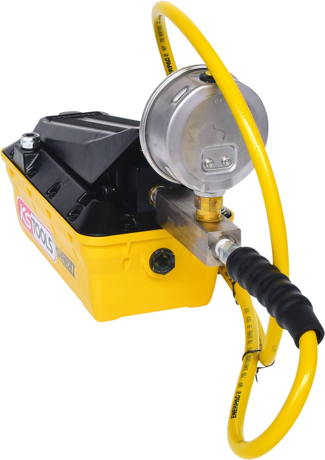 Gelbe Handpumpe mit schwarzem Griff und Manometer, verwendet für hydraulische Tests und Druckprüfungen von Systemen.