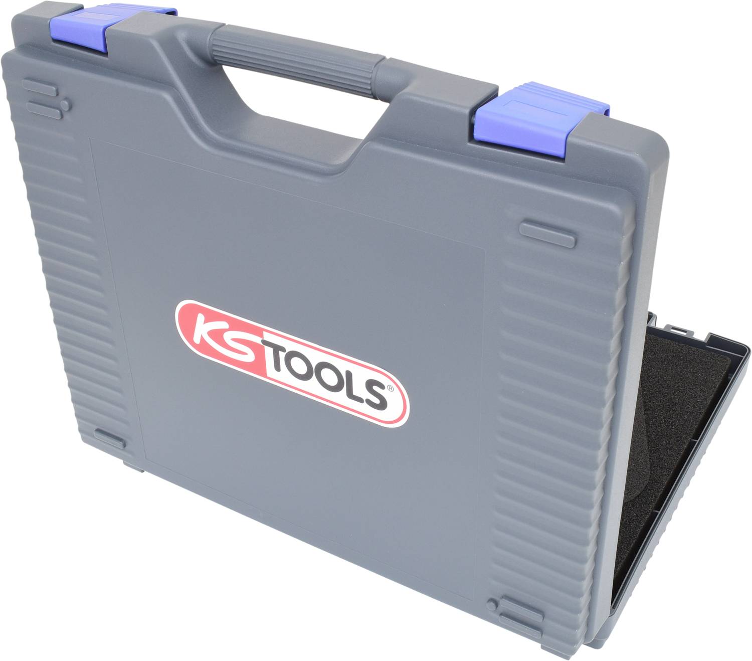 Grauer Werkzeugkoffer von 'KS TOOLS' mit Tragegriff und blauen Verschlüssen, leicht geöffnet.