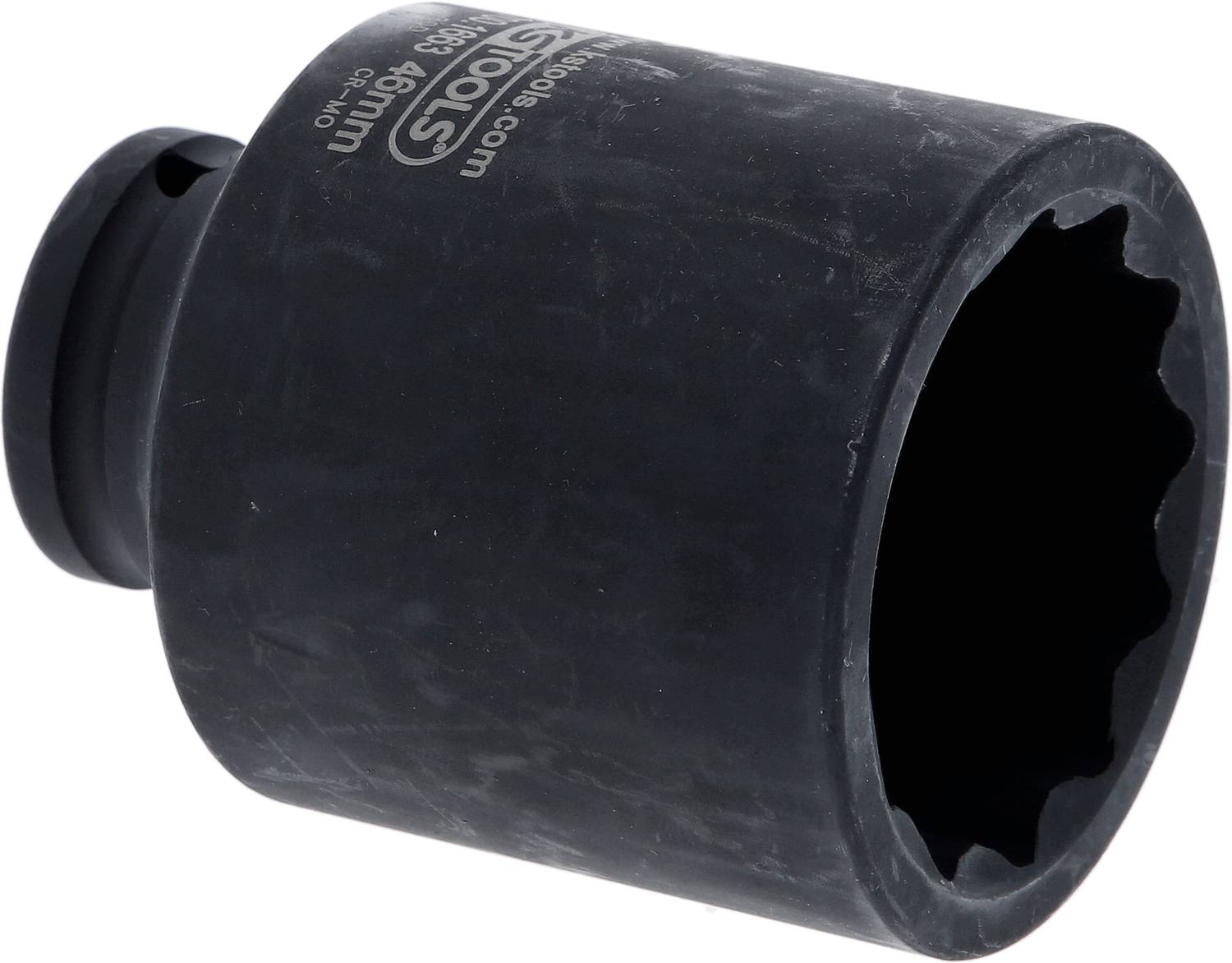 Schwarze Stecknuss aus Metall mit sechskantiger Innenform, verwendet für Schraubenschlüssel oder Ratschenantriebe bei mechanischen Arbeiten.