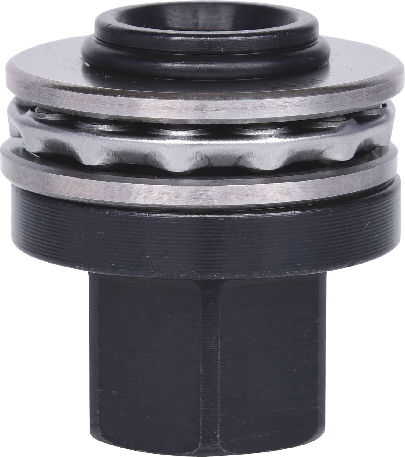 Ein Metallbauteil, das aus mehreren Ebenen besteht, darunter ein gewellter Ring zwischen glatten Metallscheiben.