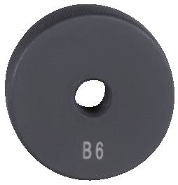 Eine runde Metallscheibe mit einer zentralen Öffnung, beschriftet mit 'B6'.