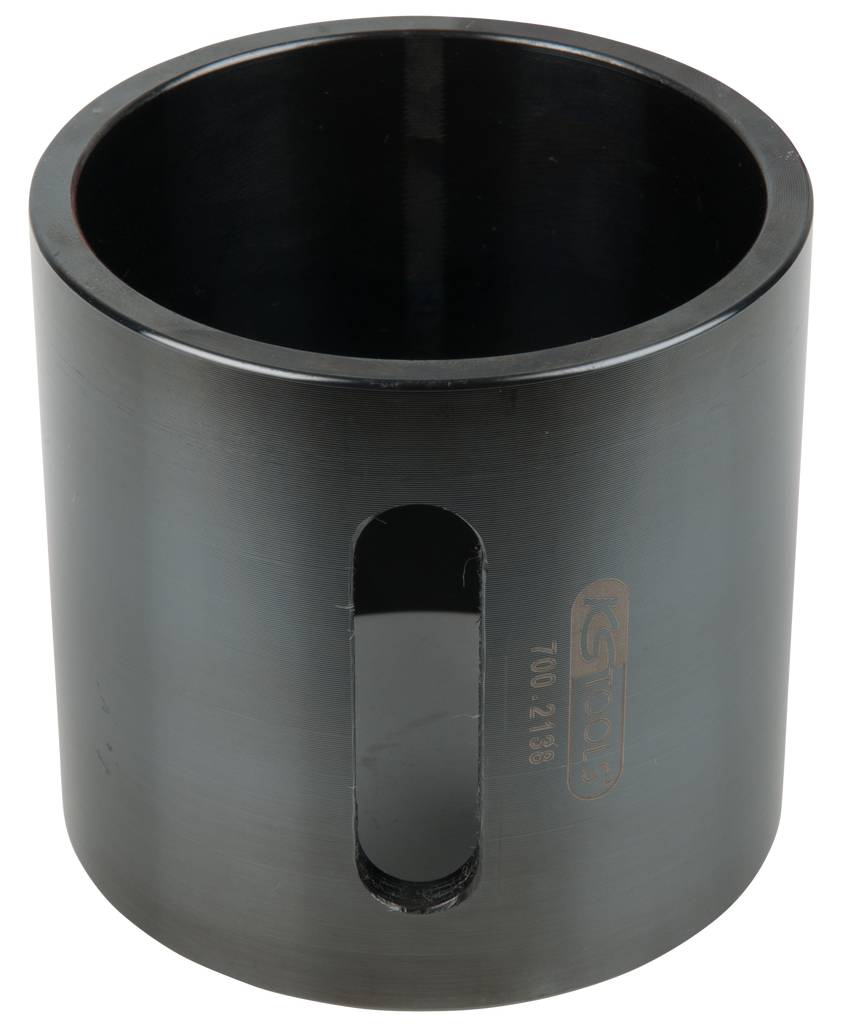 Ein zylindrisches schwarzes Metallteil mit einem ovalen Schlitz an der Seite.
