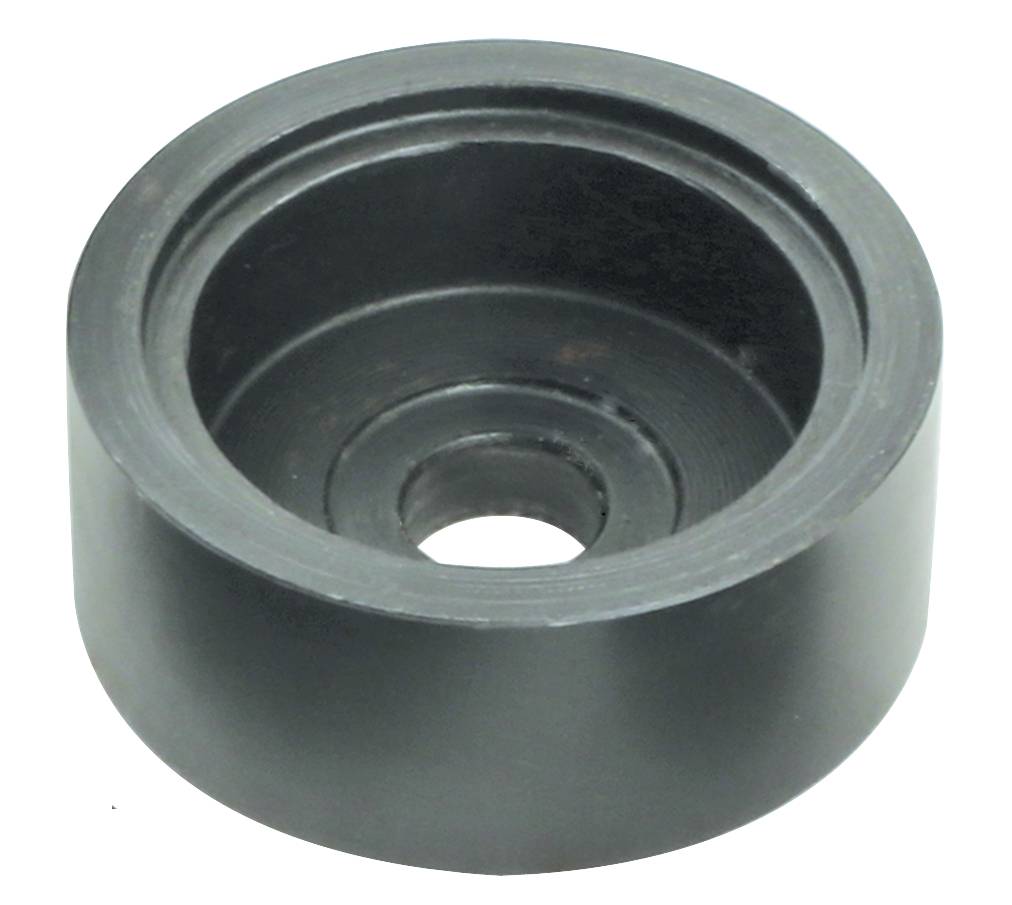 Schwarzes, rundes Metall- oder Kunststoffteil mit zentraler Öffnung, möglicherweise ein Maschinenelement oder eine Unterlage.