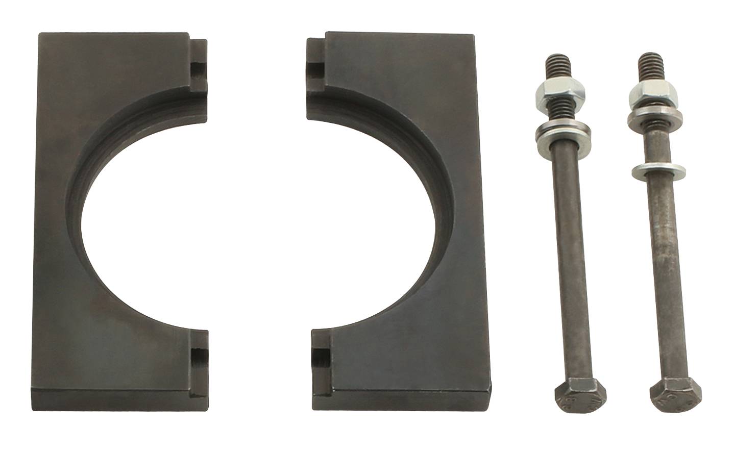 Zwei Metallklammern und zwei lange Schrauben mit Muttern, angeordnet nebeneinander, für mechanische Befestigungen.
