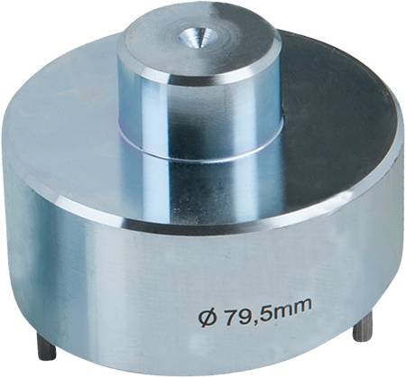 Ein zylindrisches Metallteil, glänzend silber, mit der Aufschrift 'Ø 79,5mm'. Das Teil hat oben einen kleineren zylindrischen Aufsatz.