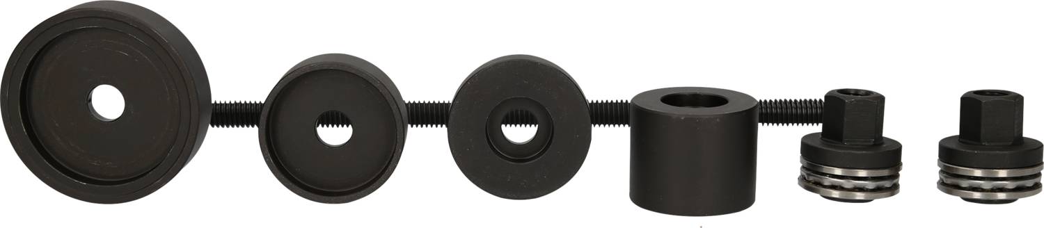 Eine Reihe von Metallwerkzeugen in unterschiedlichen Formen und Größen, vermutlich für mechanische Arbeiten oder Montagezwecke.