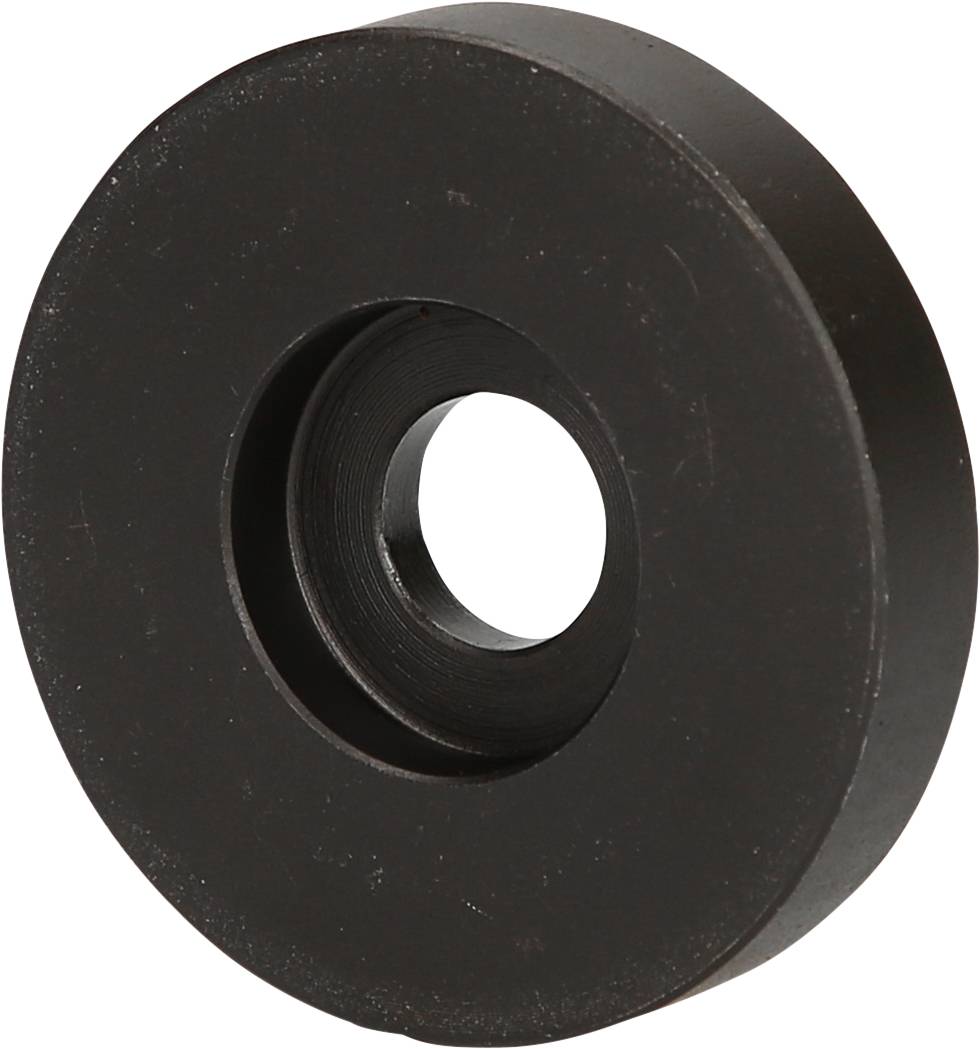 Eine runde, schwarze Metalldichtung mit zentralem Loch. Sie wird verwendet, um Verbindungen dicht zu halten.