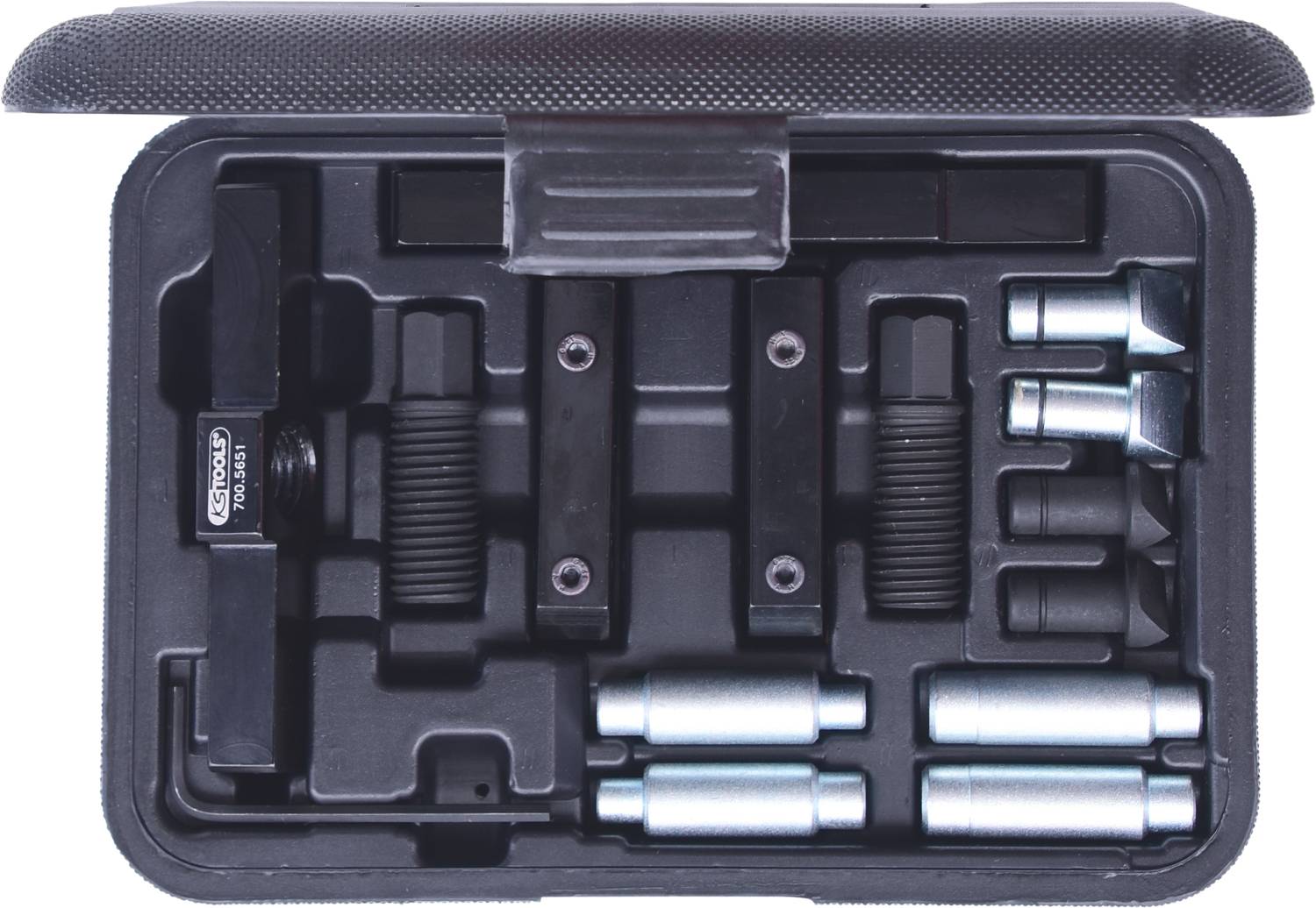 Ein Werkzeugkoffer mit verschiedenen Metallteilen, einschließlich Schrauben und Aufsätzen, ordentlich in einem Etui angeordnet.