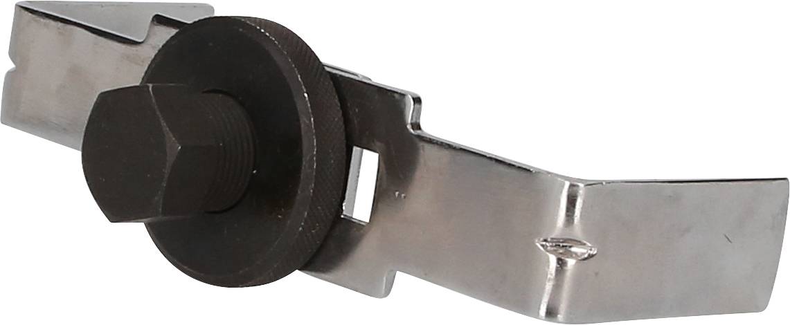 Ein silbernes Klingenset mit zentralem schwarzem Schraubenmechanismus, verwendet zum Schneiden oder Zerkleinern in einer Maschine.
