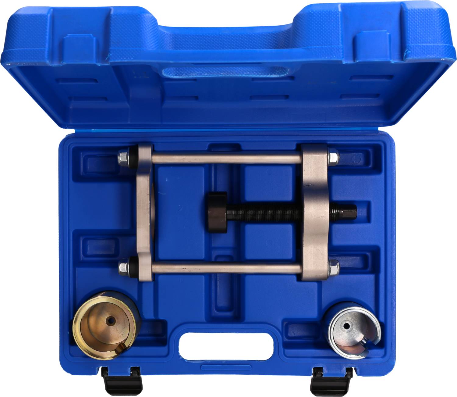 Ein blauer Werkzeugkoffer mit geöffnetem Deckel, zeigt einen Abzieher und zwei Aufsätze, geeignet für die Automobil-Wartung.