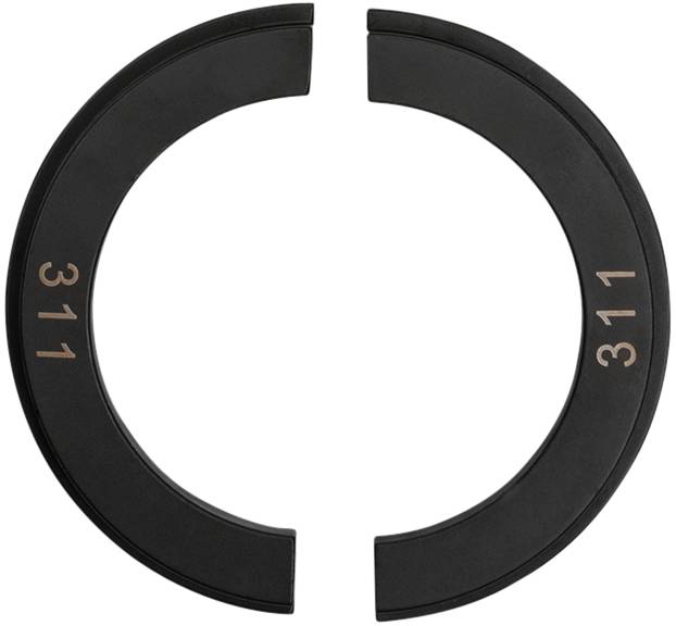 Zwei halbkreisförmige schwarze Metallstücke mit den eingravierten Zahlen '311' und '311' an den Seiten, die zusammen einen Kreis bilden könnten.