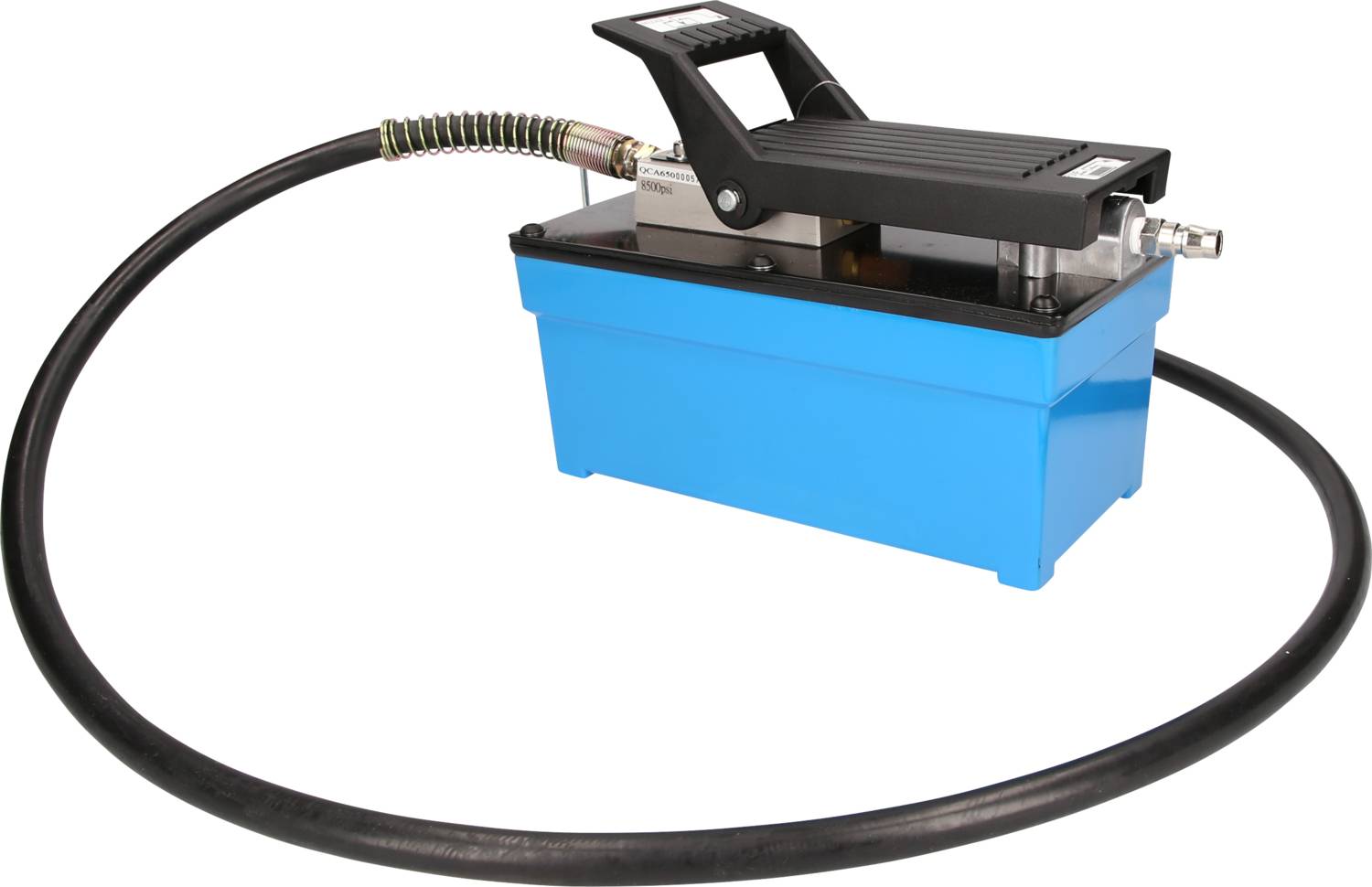 Eine blaue Hydraulikpumpe mit einem langen schwarzen Schlauch und einem schwarzen Hebel oben.