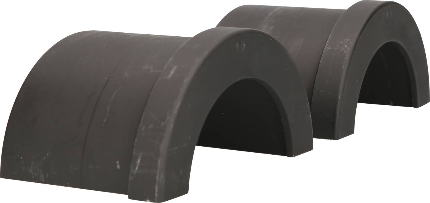 Zwei schwarze, halbrunde, gewölbte Objekte aus Metall, nebeneinander aufgestellt. Sie sind glatt und wirken massiv.