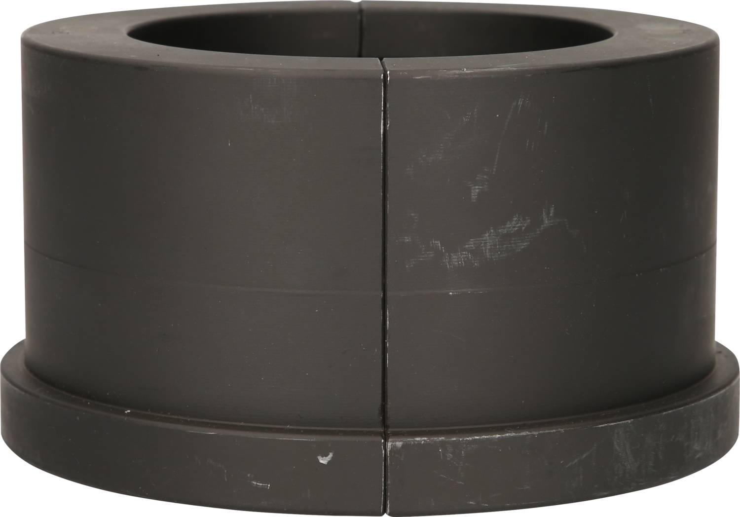 Ein schwarzer, zylindrischer Kunststoffadapter, der in der Mitte geteilt ist. Geeignet für den Einsatz in mechanischen oder industriellen Bereichen.