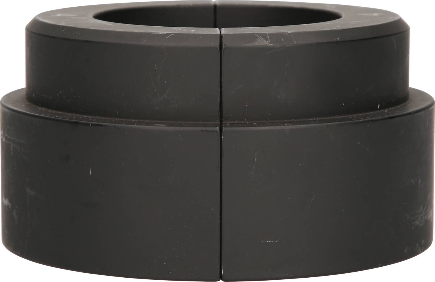 Zwei schwarze, zylinderförmige Teile, die zusammengesetzt einen breiten Ring bilden, vor weißem Hintergrund.