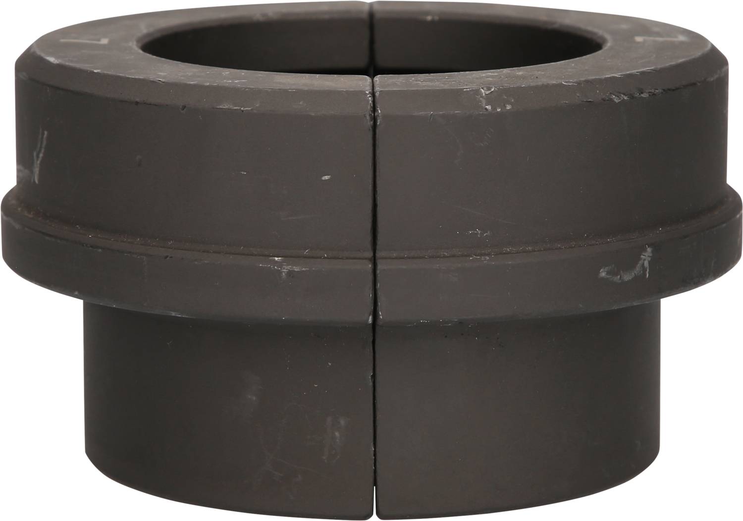 Schwarze, runde Metalldichtung mit zwei Hälften. Verwendet zur Abdichtung von Rohren oder mechanischen Komponenten.