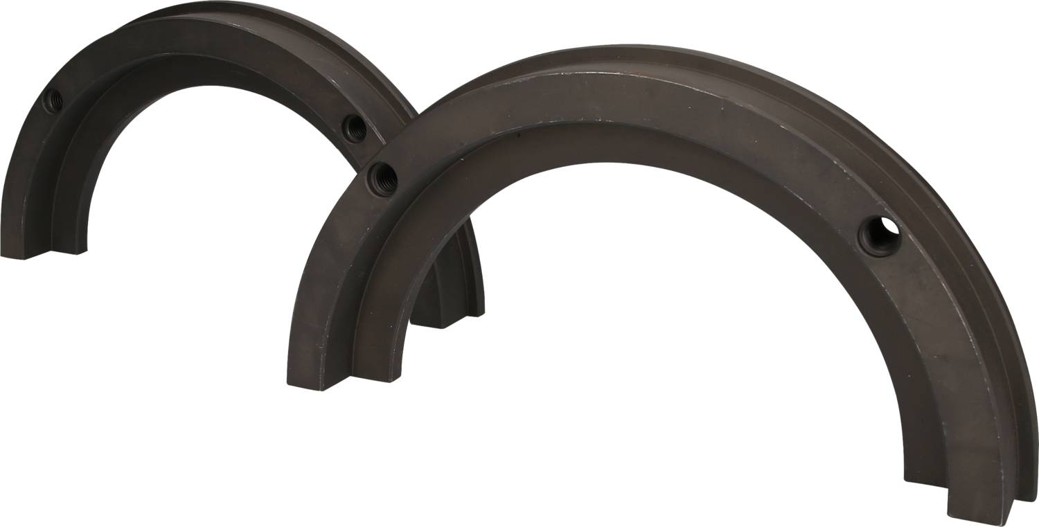 Zwei gebogene, metallische Bauteile mit Löchern an den Seiten, möglicherweise Teile eines industriellen oder mechanischen Systems.