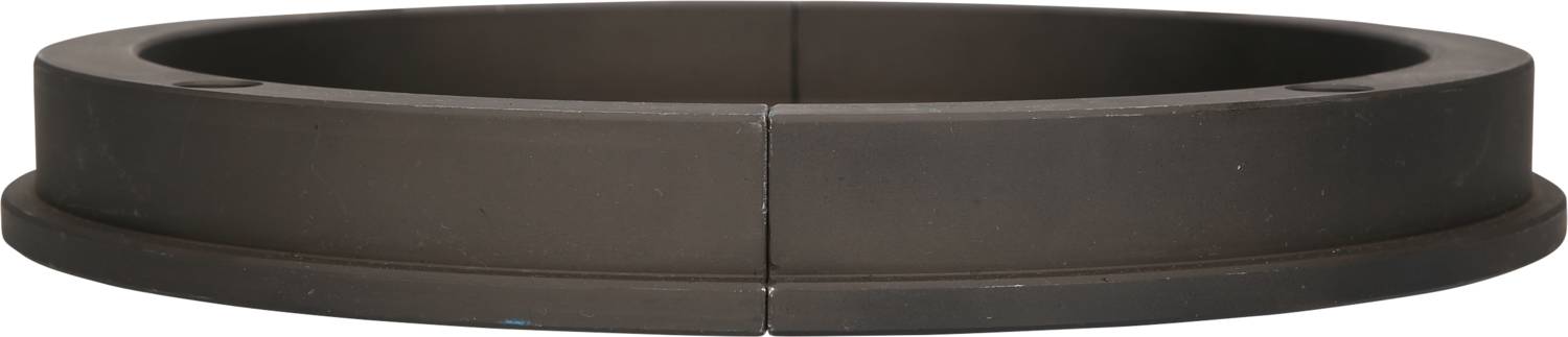 Ein runder, schwarzer Metallring, horizontal in zwei Hälften geteilt. Er hat glatte, matte Oberflächen und ist stabil konstruiert.