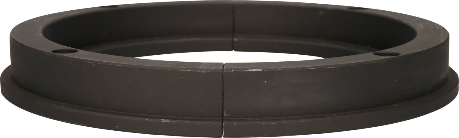 Ein schwarzes, kreisförmiges Objekt mit einer Lücke an der Seite, ähnlich einem Ring, auf weißem Hintergrund.