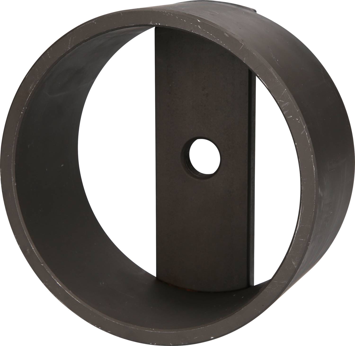 Metallischer Ring mit horizontaler Platte in der Mitte und einem Loch in der Platte. Das Objekt hat eine industrielle Optik.