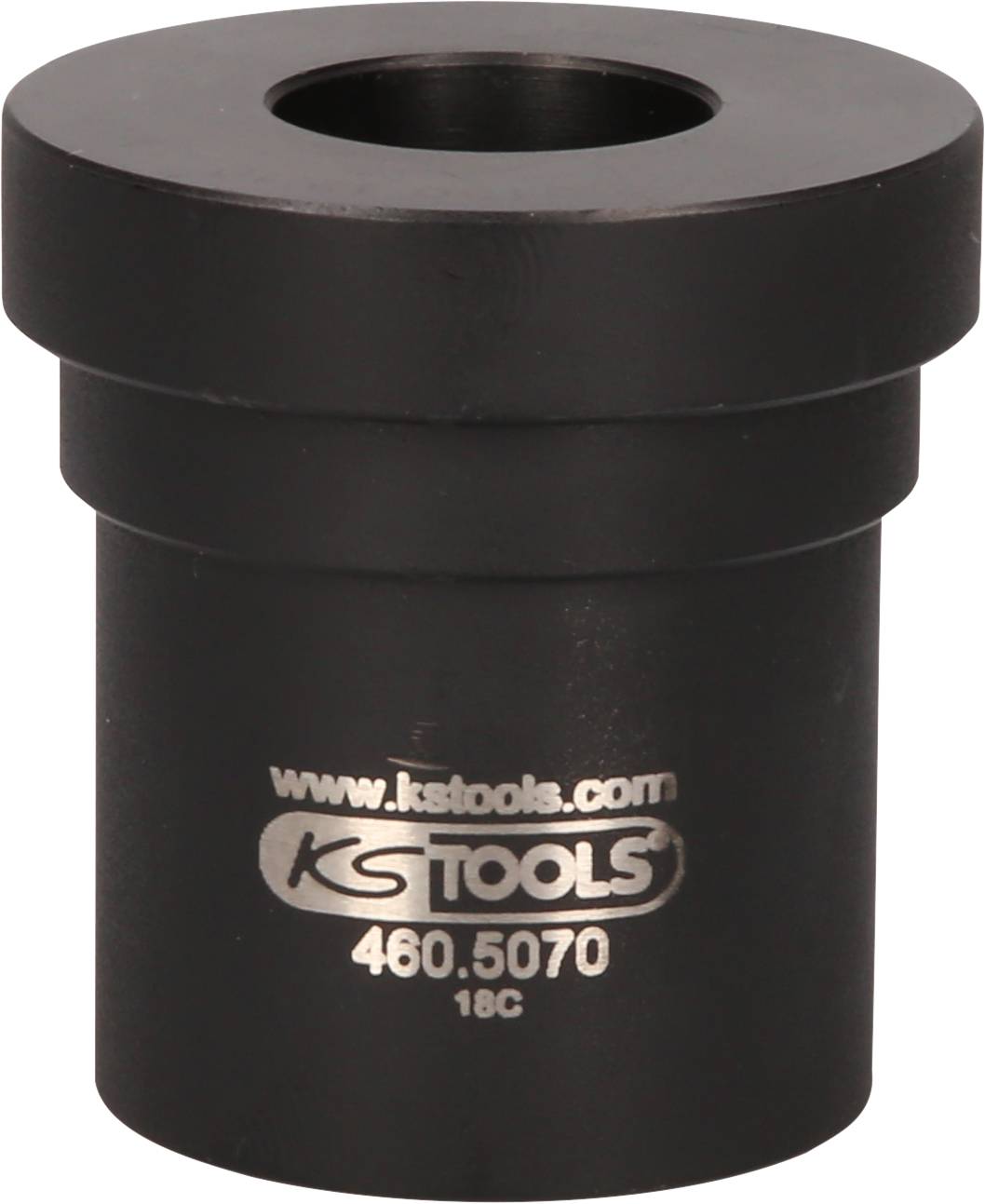Zylinderförmiges, schwarzes Werkzeugadapterstück mit der Aufschrift 'www.kstools.com KS TOOLS 460.5070 18C' auf der Vorderseite.