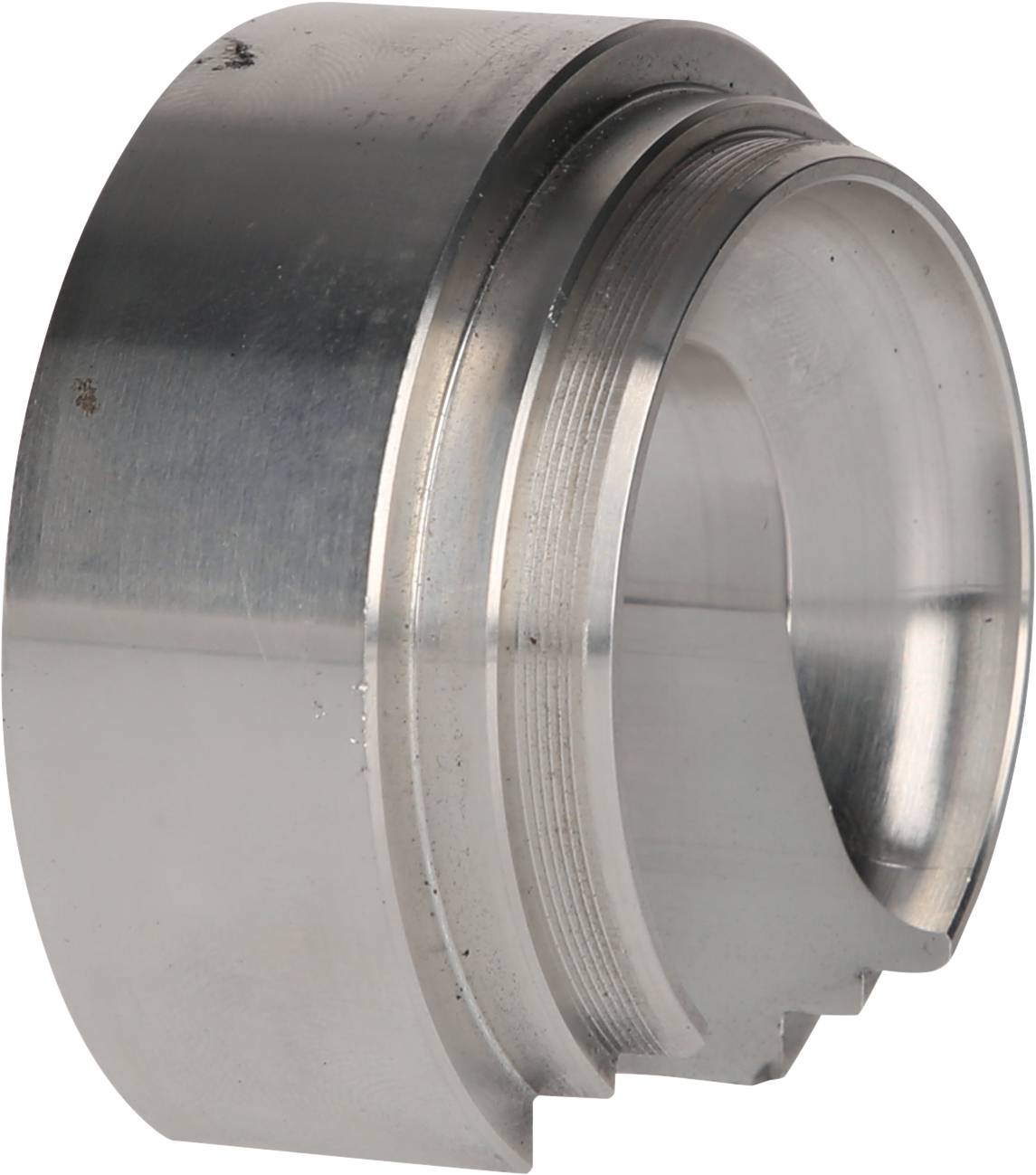 Ein silbernes Metallteil mit zylindrischer Form und Rillen auf der Innenfläche. Möglicherweise Teil einer Maschinenvorrichtung.