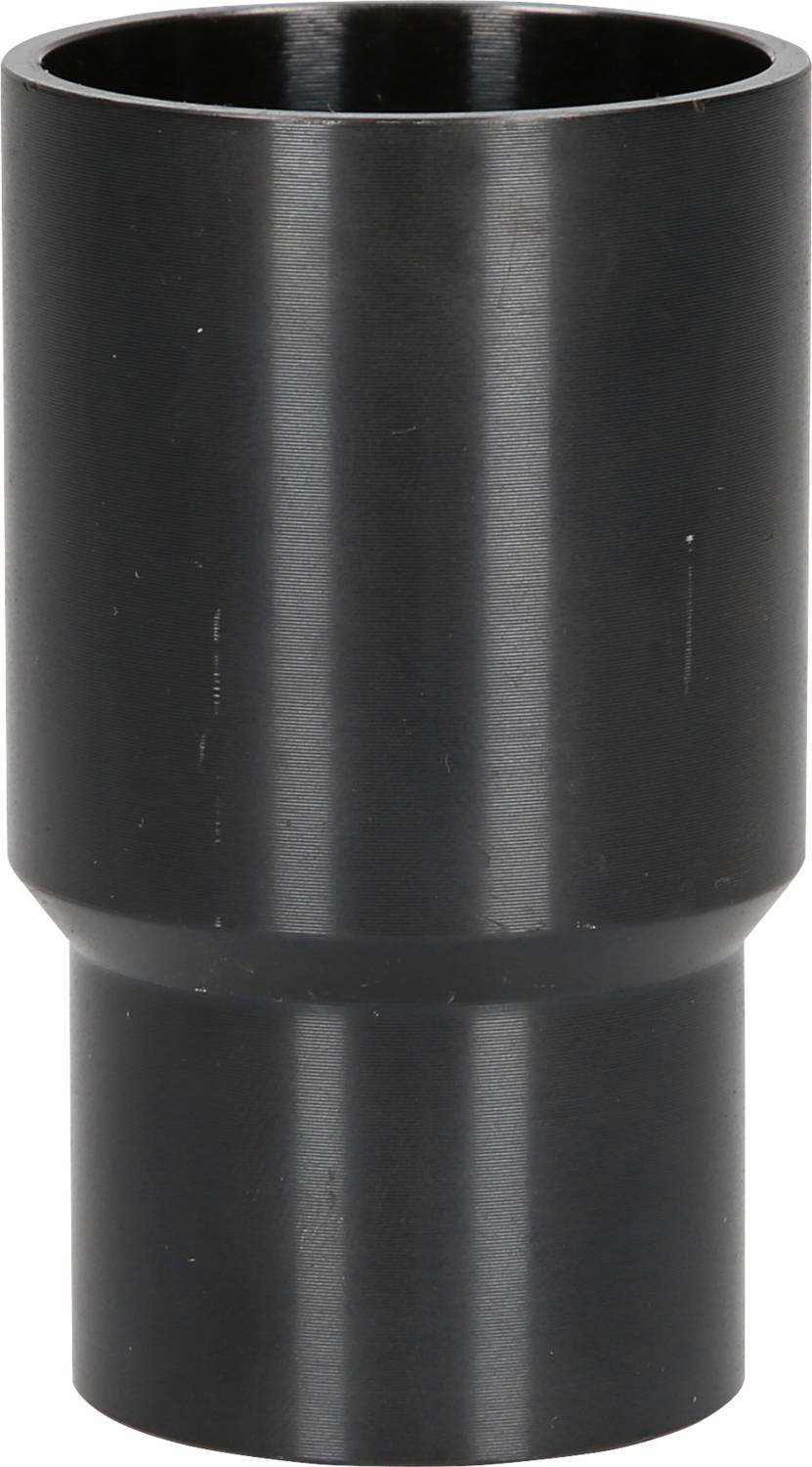 Ein schwarzer, zylindrischer Adapter aus Metall, glatt und glänzend, steht vertikal und hat eine schmale und eine breitere Öffnung.