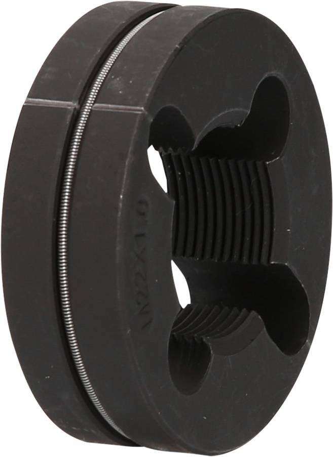 Schwarzer, runder Metall-Spannring mit Federspannung, verwendet zur Sicherung oder Befestigung von Komponenten in Maschinenbauanwendungen.