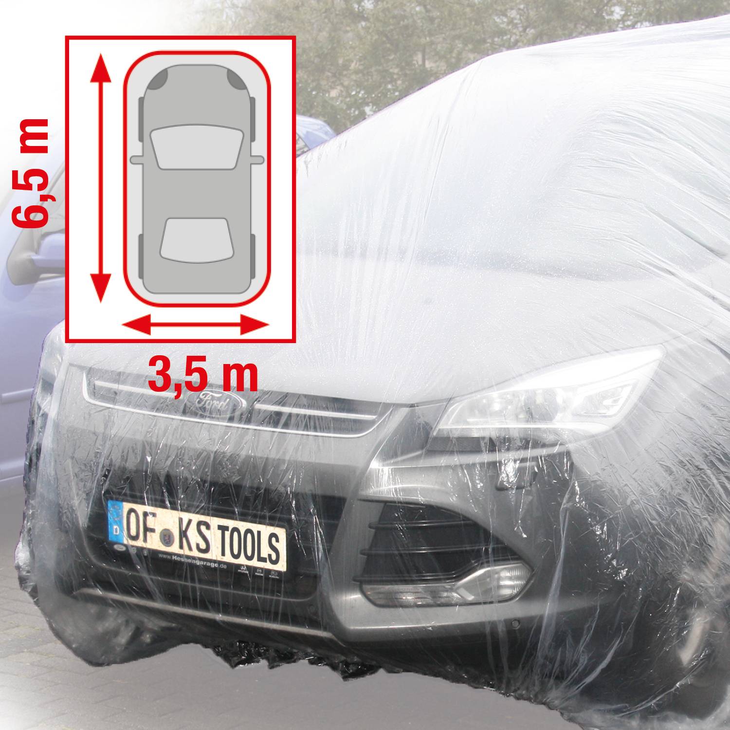 Auto mit Schutzplane abgedeckt, daneben eine Grafik mit den Maßen 6,5 m Länge und 3,5 m Breite, veranschaulicht Parkabstände.
