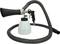 'Ein Werkzeug zur Fahrzeugreinigung mit einer Sprühflasche und einem langen flexiblen Schlauch. Es wird genutzt, um Oberflächen zu säubern.'