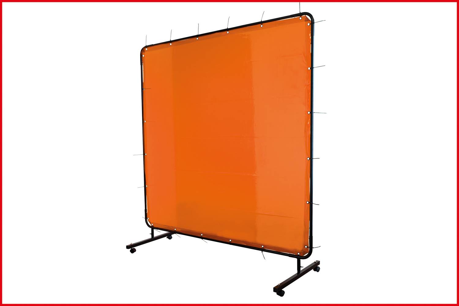 Ein großer, mobiler Sichtschutz mit einem orangefarbenen Stoff an einem schwarzen Metallrahmen, auf Rollen montiert.