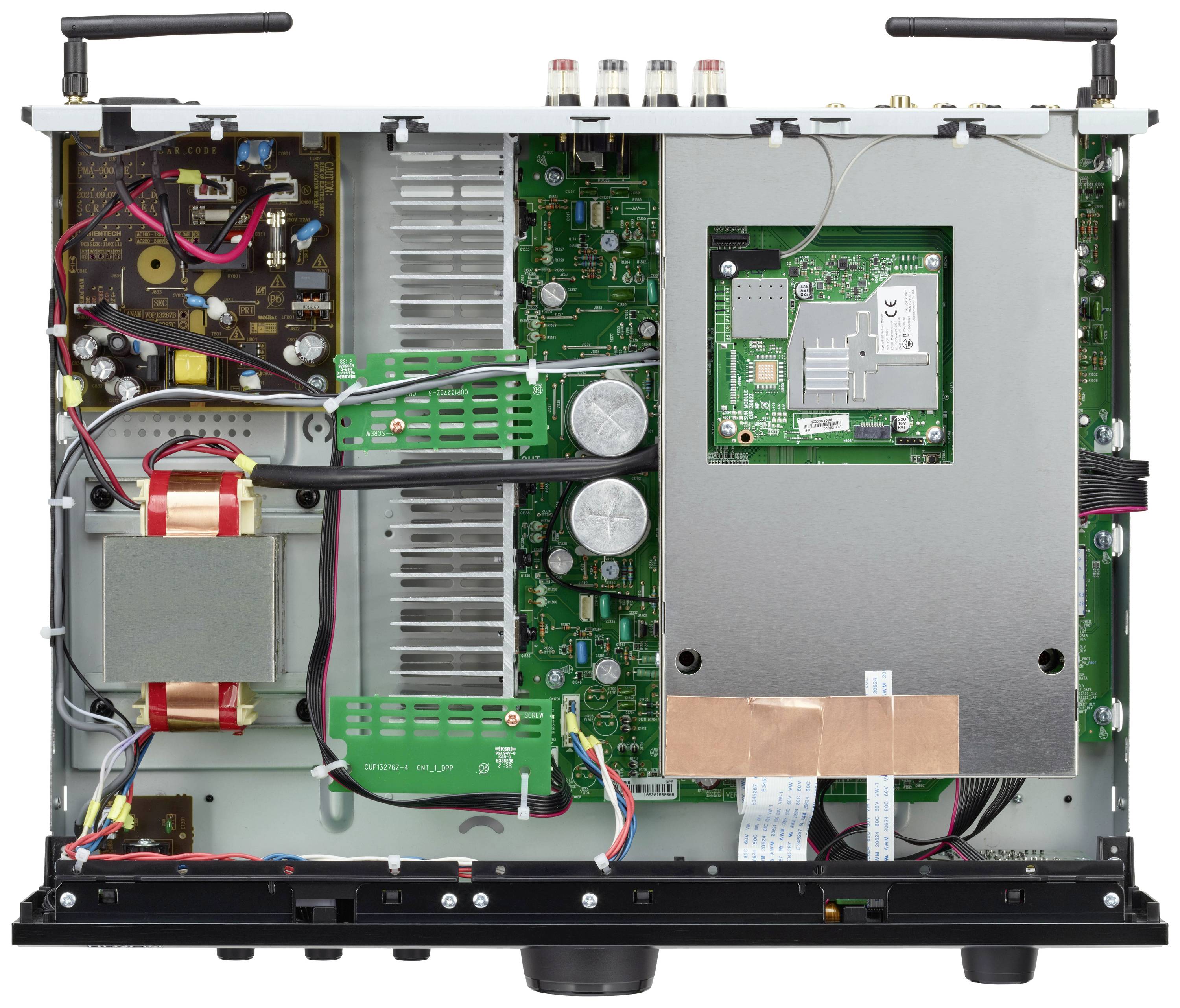 Innenansicht eines elektronischen Geräts mit sichtbarer Platine und Verdrahtung. Zeigt diverse elektronische Bauteile und Anschlüsse.