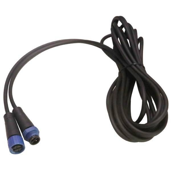 Ein schwarzes Kabel mit zwei blauen Steckern an beiden Enden, lose aufgerollt. Geeignet für elektronische Verbindungen.