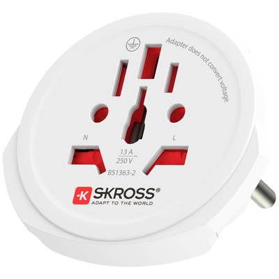 Ein weißer Reiseadapter mit mehreren Steckertypen und der Aufschrift 'SKROSS'. Hinweis: Adapter wandelt keine Spannung um.