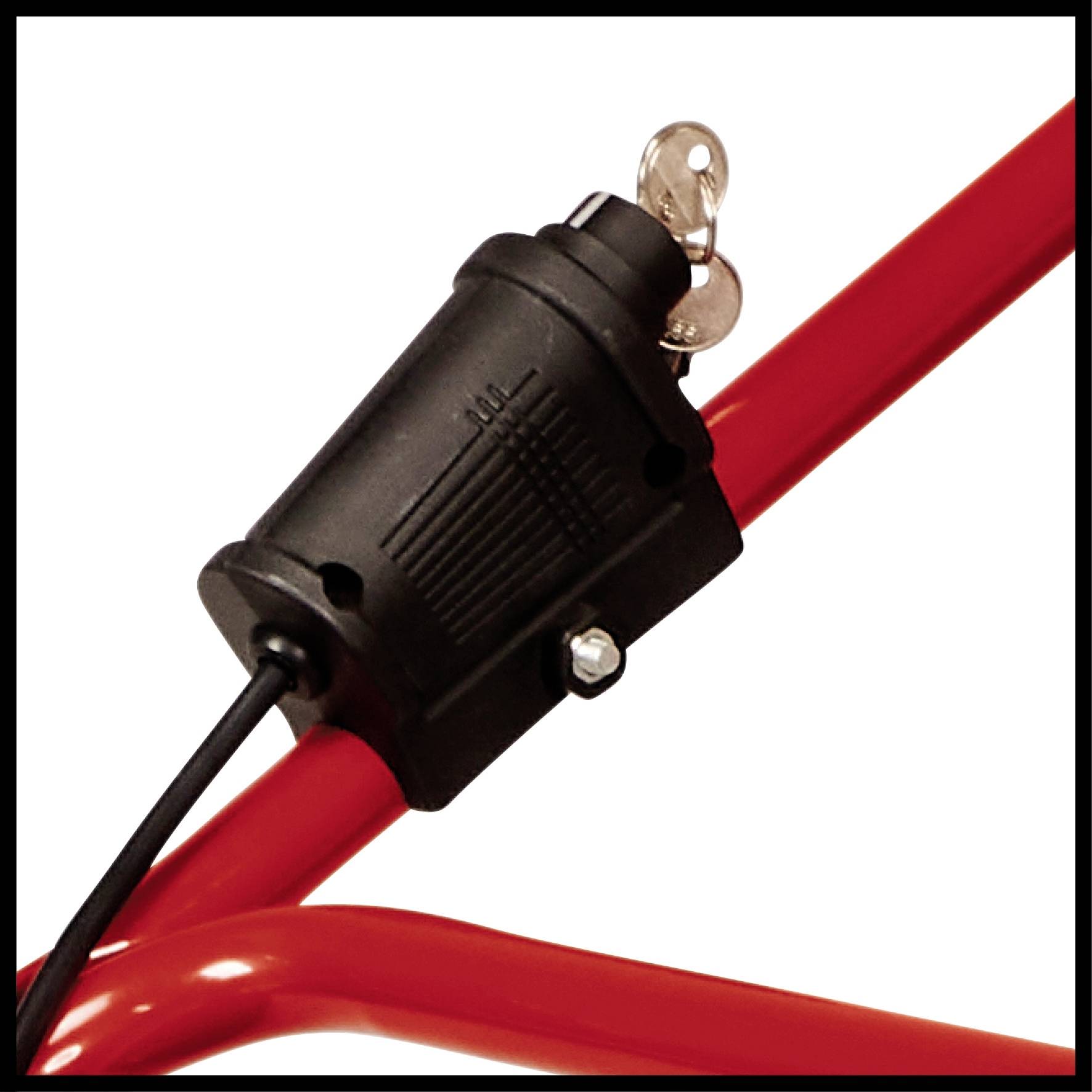 Ein schwarzes Zündschloss mit zwei Schlüsseln steckt in einem roten Rahmen. Das Schloss ist mit einem Kabel verbunden.