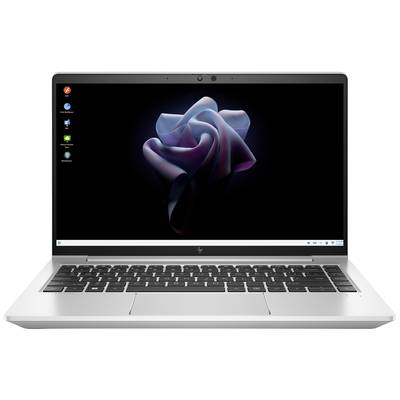 Ein geöffneter Laptop mit einem Display, das ein abstraktes 3D-Kunstwerk auf schwarzem Hintergrund zeigt.