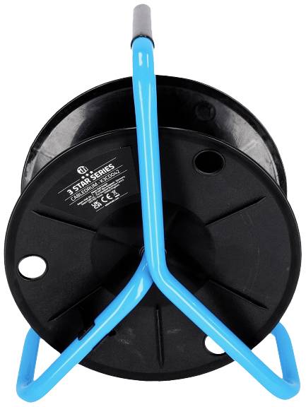 Kabeltrommel ohne Kabel, schwarze Trommel mit blauen Metallstreben, von vorne gesehen.