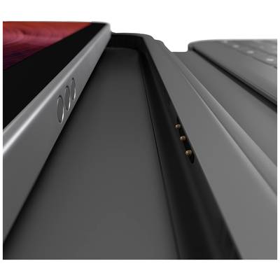 Ein Tablet in einer Schutzhülle, mit Magnetanschlüssen sichtbar, nah aufgenommen.