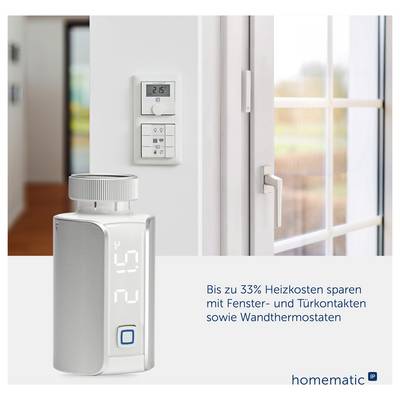 Funk-Thermostat vor Wandthermostat und Fenster; Text: 'Bis zu 33% Heizkosten sparen mit Fenster- und Türkontakten sowie Wandthermostaten', Homematic IP.<br>