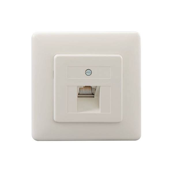 Eine weiße Netzwerkanschlussdose mit rechteckigem Design, geeignet für Ethernet-Kabelverbindungen an der Wand.