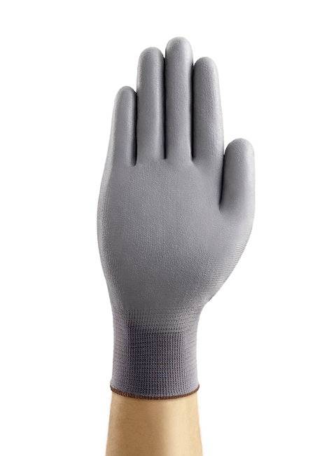 Eine Hand trägt einen grauen Arbeitshandschuh, der robust und flexibel wirkt, geeignet für handwerkliche Tätigkeiten.